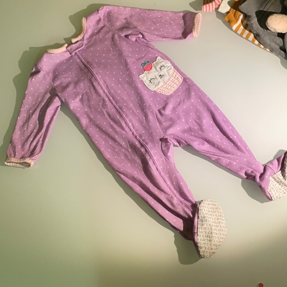 Carter’s summerweight zipped footie jammies - Picture 1 of 3